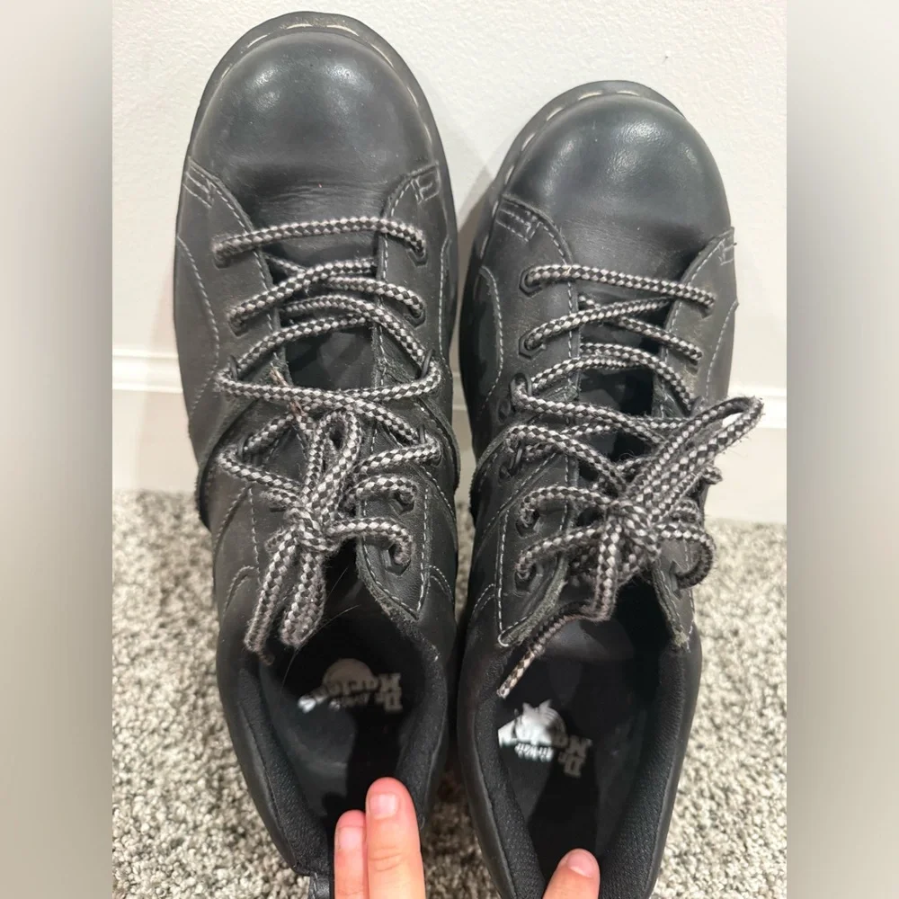 Dr. Martens Finnegan leather shoe, men's 10 or women's 11 - Picture 5 of 14